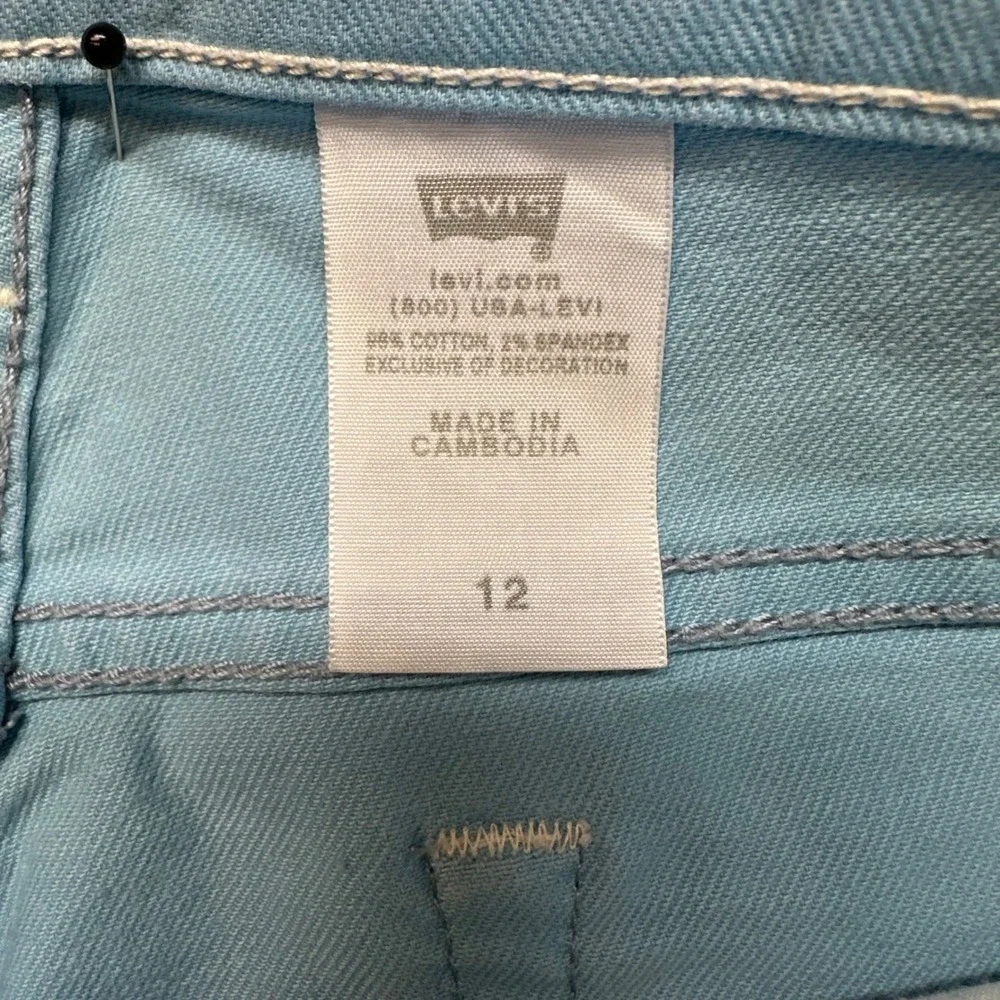 Levi Strauss 515 Denim Shorts Women 12 Light Blue Stretch 5-Pocket Pedal Pushers
